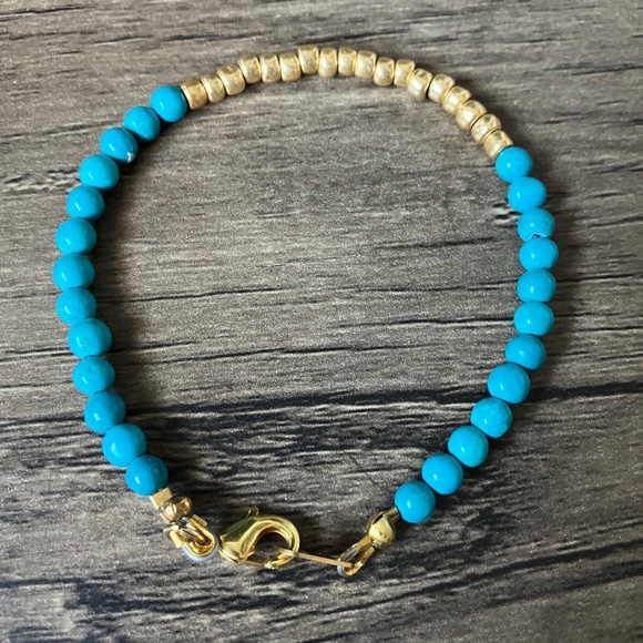 NWOT faux turquoise bright blue and gold tone bracelet - Picture 4 of 4